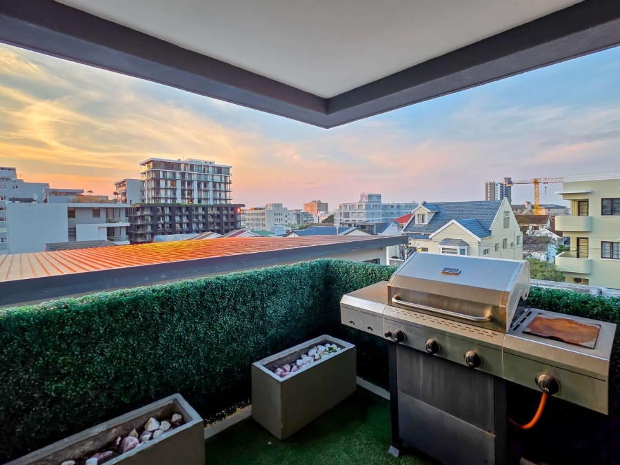 2 Bedroom Property for Sale in Sea Point Western Cape